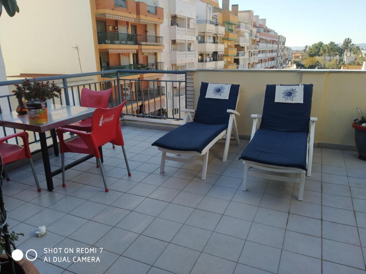 Allotjament en família Familiar En Un Atico Con Gran Terraza Y,cocina ,en La Playa Burriana
