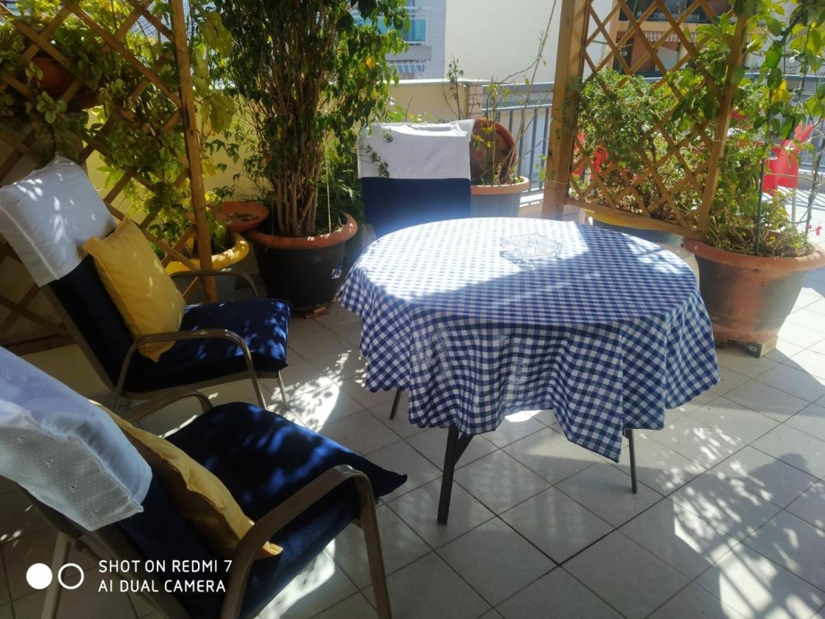 Homestay Familiar En Un Atico Con Gran Terraza Y,cocina ,en La Playa *