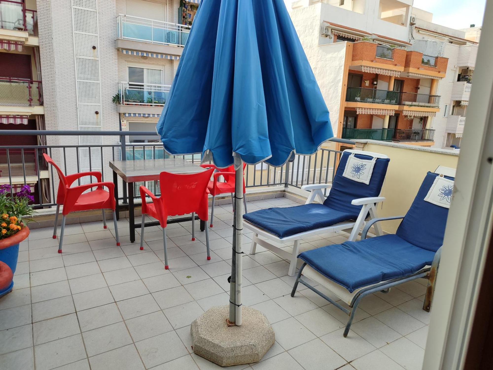 Homestay Familiar En Un Atico Con Gran Terraza Y,cocina ,en La Playa