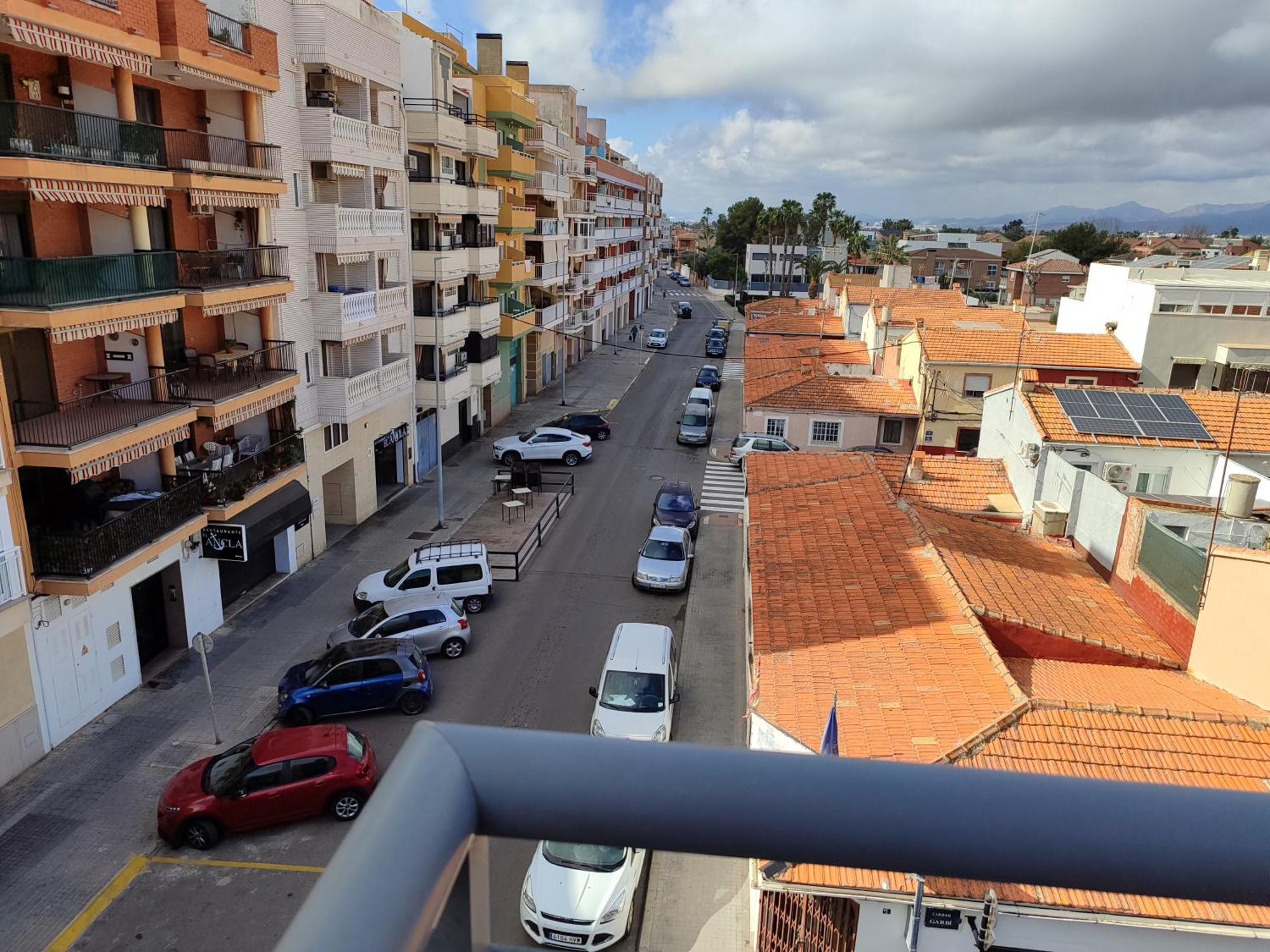 Familiar En Un Atico Con Gran Terraza Y,cocina ,en La Playa * Burriana