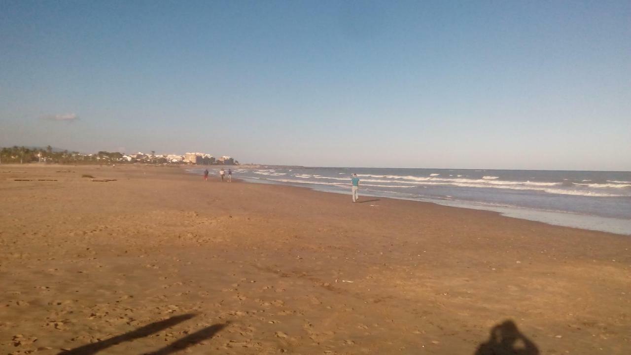 Familiar En Un Atico Con Gran Terraza Y,cocina ,en La Playa Allotjament en família