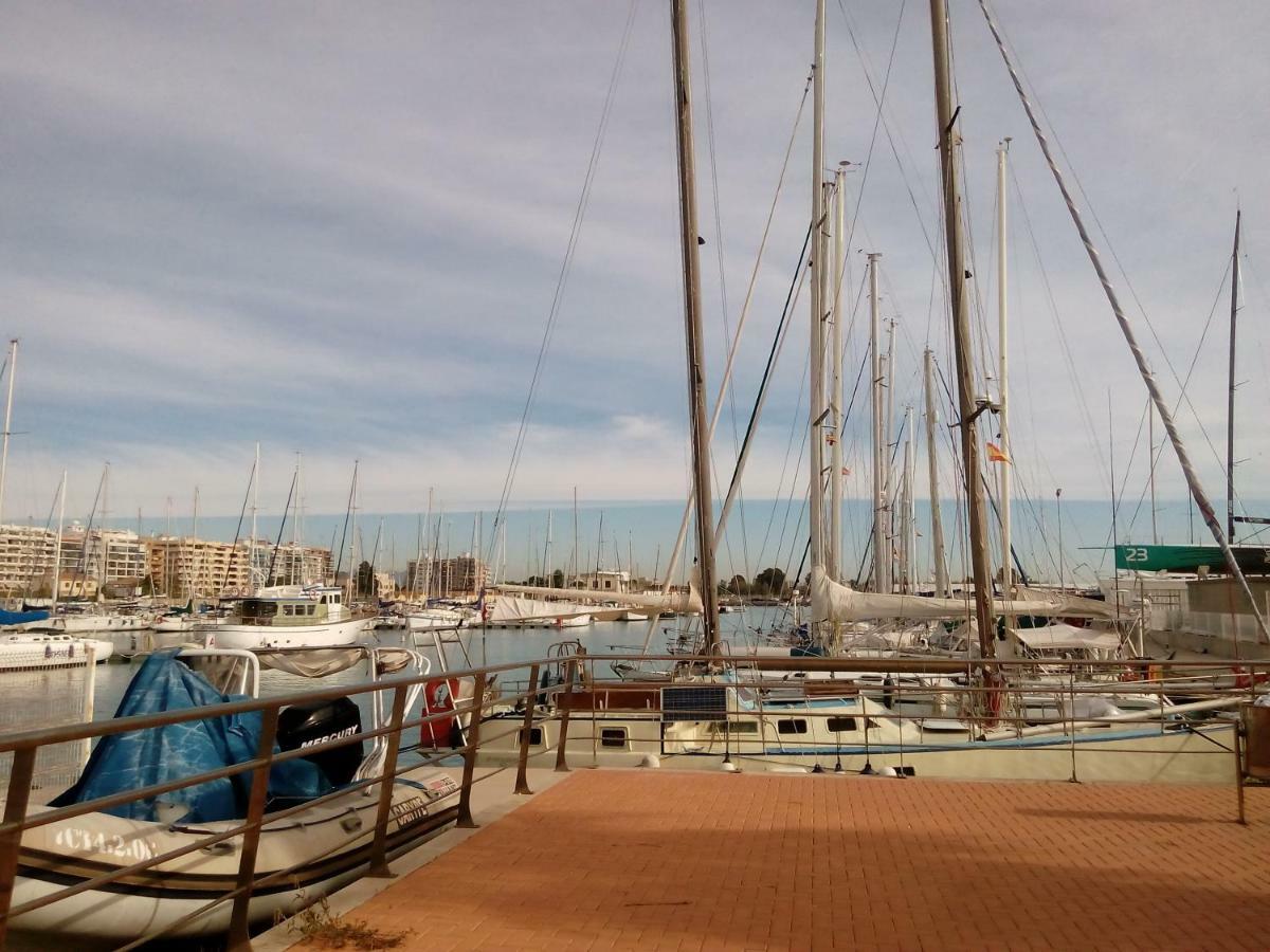 Familiar En Un Atico Con Gran Terraza Y,cocina ,en La Playa Homestay *