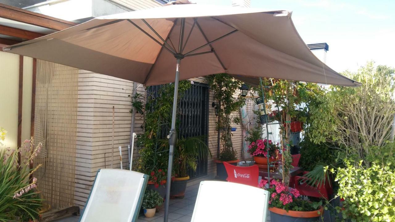 Familiar En Un Atico Con Gran Terraza Y,cocina ,en La Playa *
