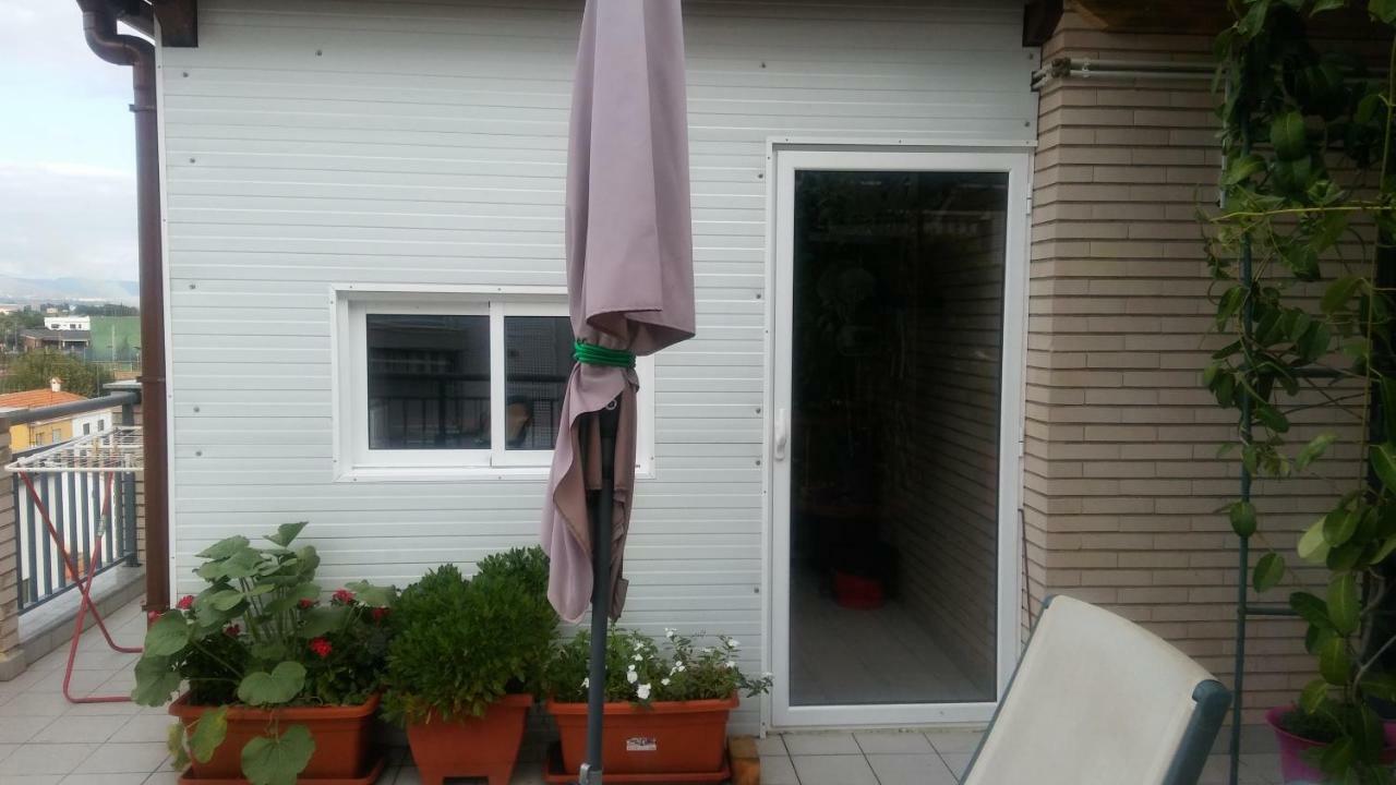 Homestay Familiar En Un Atico Con Gran Terraza Y,cocina ,en La Playa