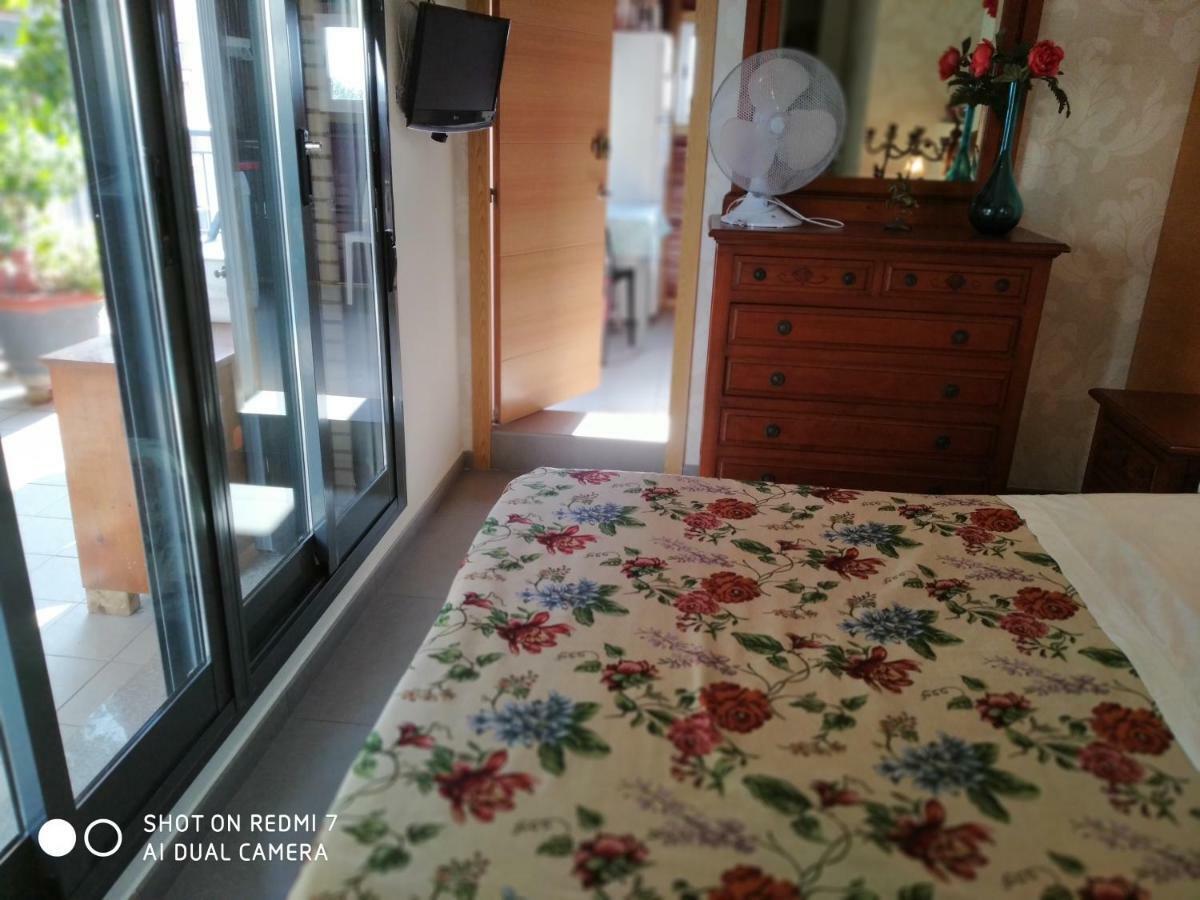 Familiar En Un Atico Con Gran Terraza Y,cocina ,en La Playa Homestay
